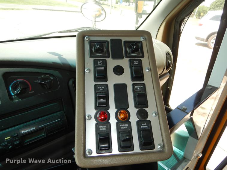 image for item DB8394 2000 Ford Econoline E450 Super Duty Collins school bus