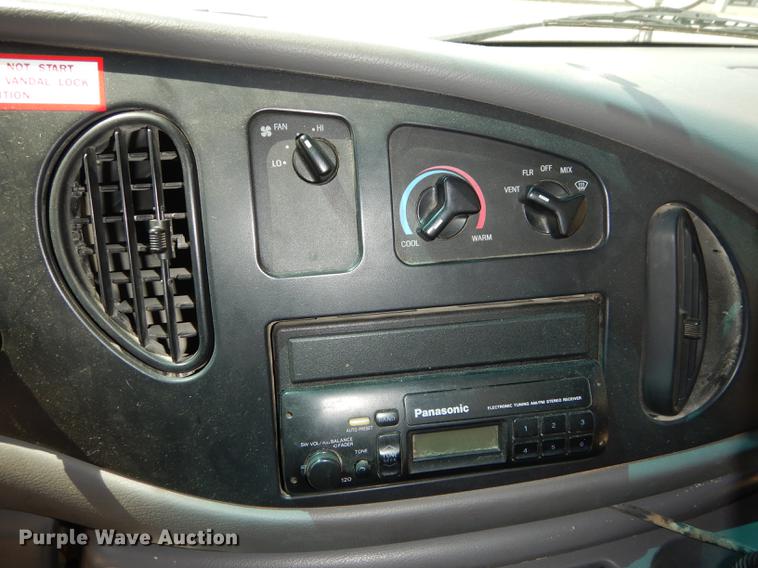 image for item DB8394 2000 Ford Econoline E450 Super Duty Collins school bus