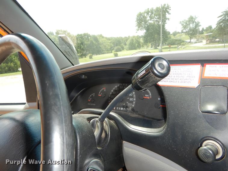 image for item DB8394 2000 Ford Econoline E450 Super Duty Collins school bus