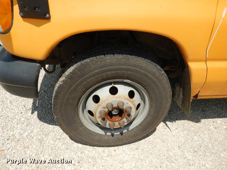 image for item DB8394 2000 Ford Econoline E450 Super Duty Collins school bus