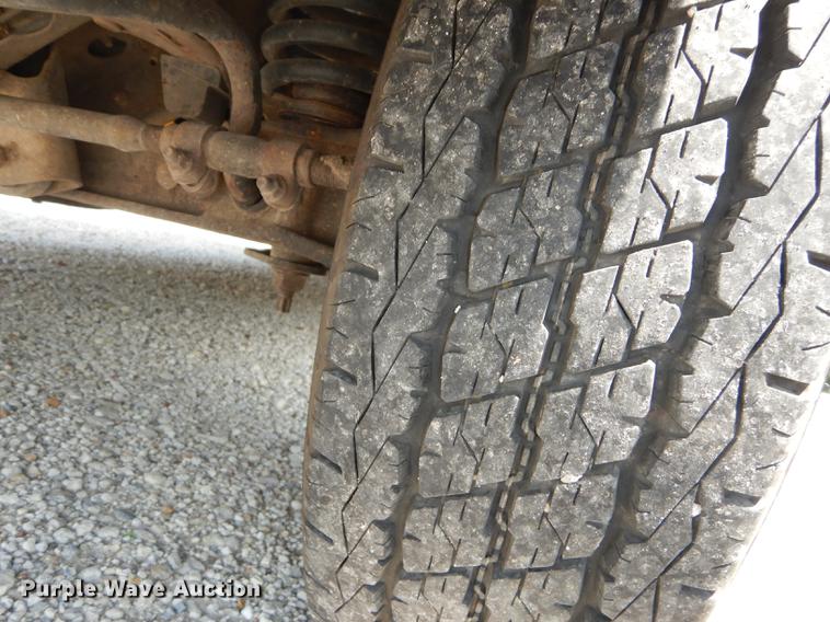 image for item DB8394 2000 Ford Econoline E450 Super Duty Collins school bus