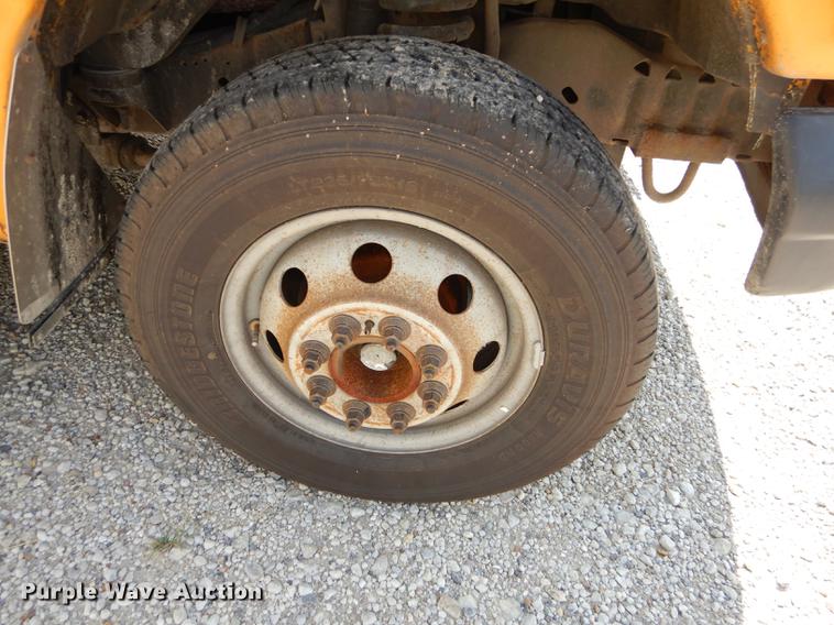 image for item DB8394 2000 Ford Econoline E450 Super Duty Collins school bus