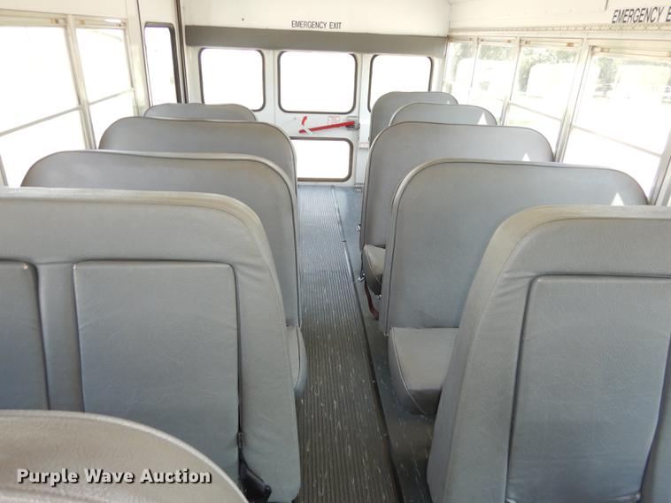 image for item DB8394 2000 Ford Econoline E450 Super Duty Collins school bus