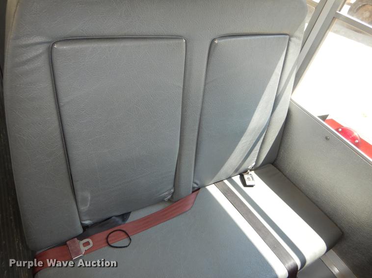 image for item DB8394 2000 Ford Econoline E450 Super Duty Collins school bus