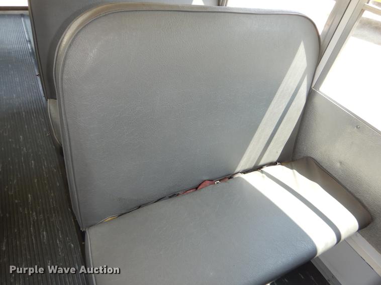 image for item DB8394 2000 Ford Econoline E450 Super Duty Collins school bus