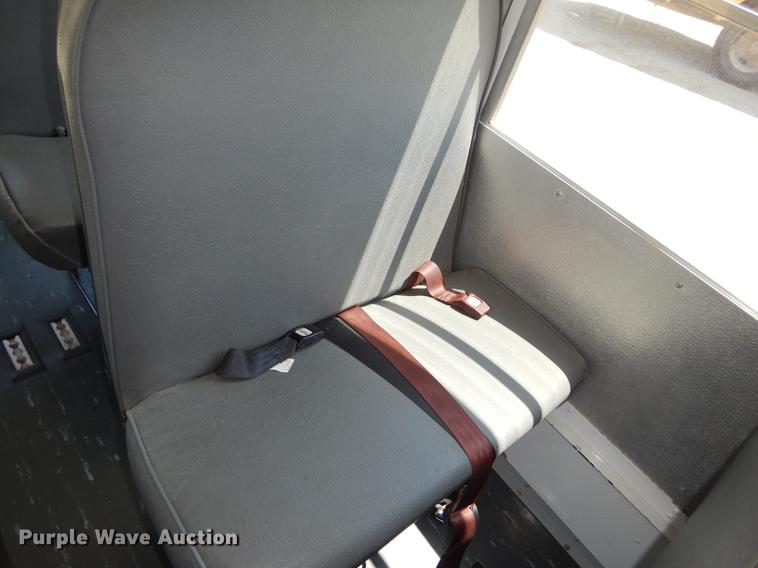 image for item DB8394 2000 Ford Econoline E450 Super Duty Collins school bus