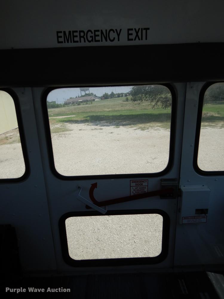 image for item DB8394 2000 Ford Econoline E450 Super Duty Collins school bus