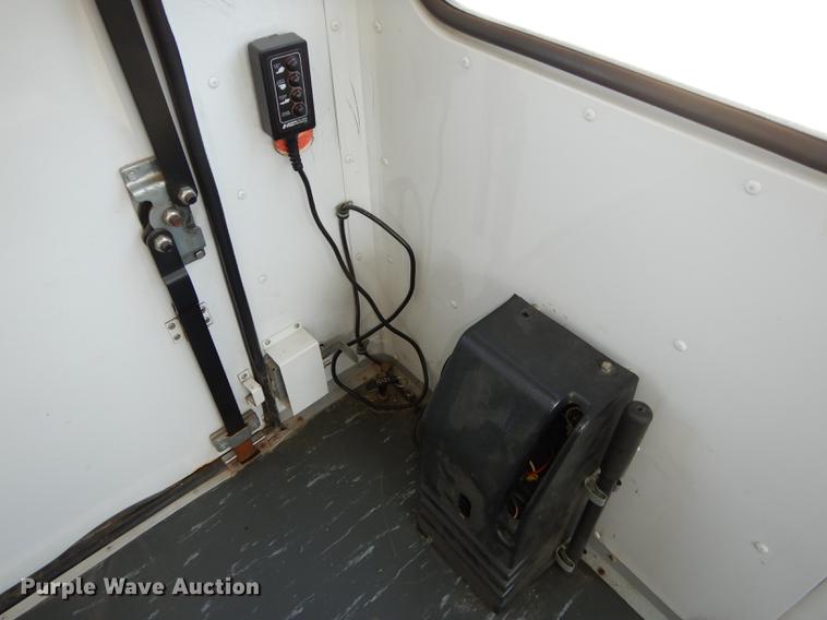 image for item DB8394 2000 Ford Econoline E450 Super Duty Collins school bus