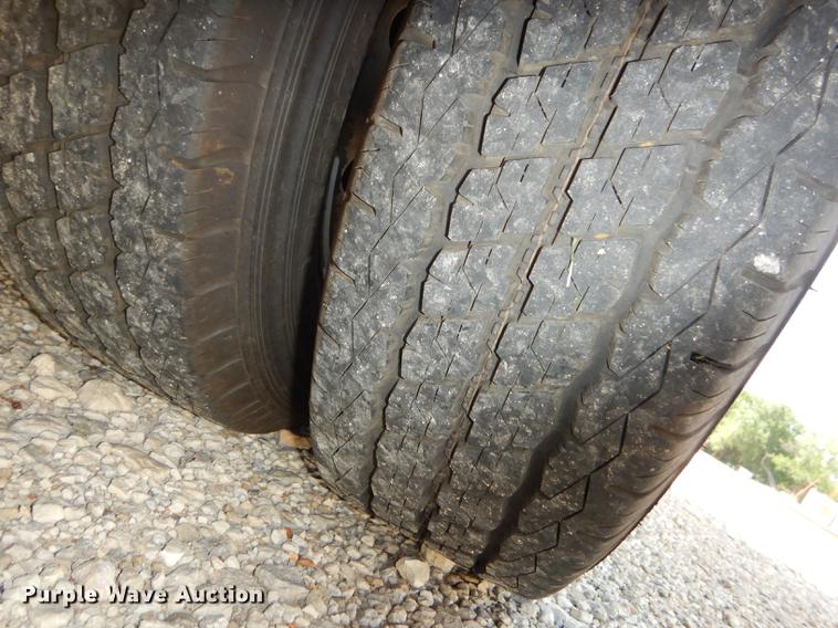 image for item DB8394 2000 Ford Econoline E450 Super Duty Collins school bus