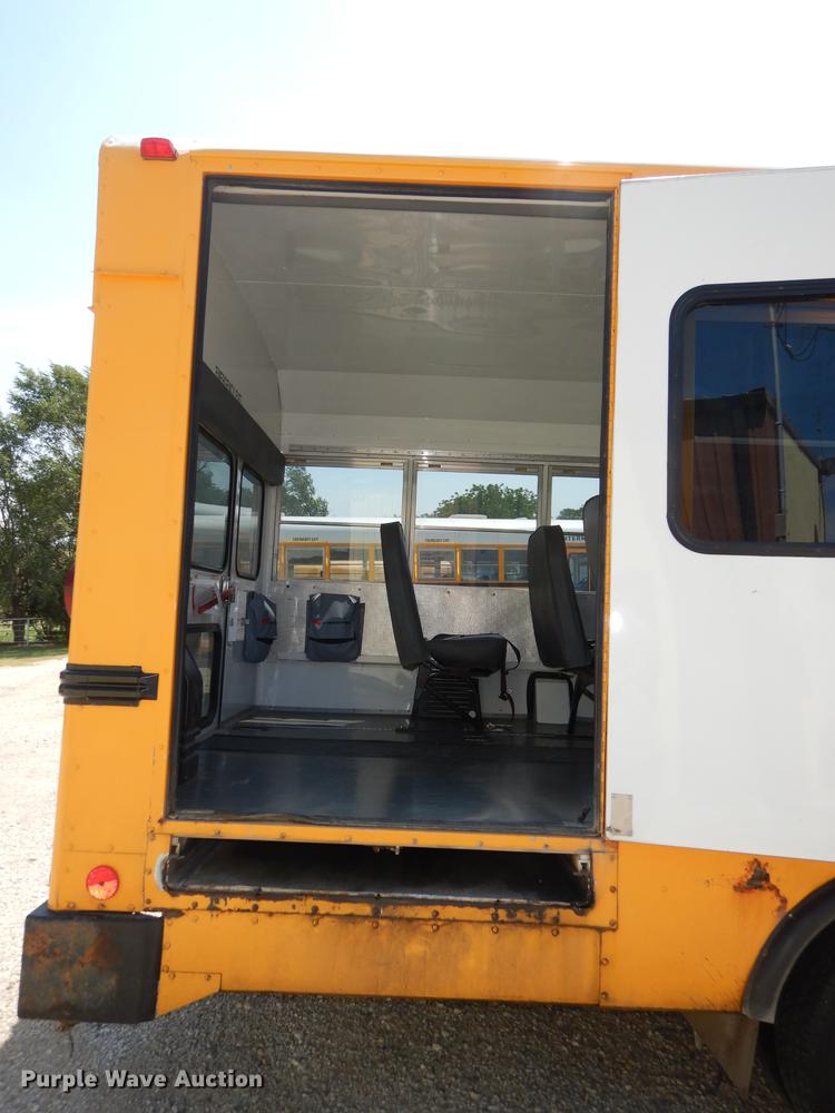 image for item DB8394 2000 Ford Econoline E450 Super Duty Collins school bus