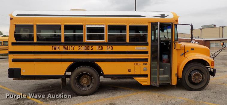 image for item DB9193 1998 International 3800 Bluebird school bus
