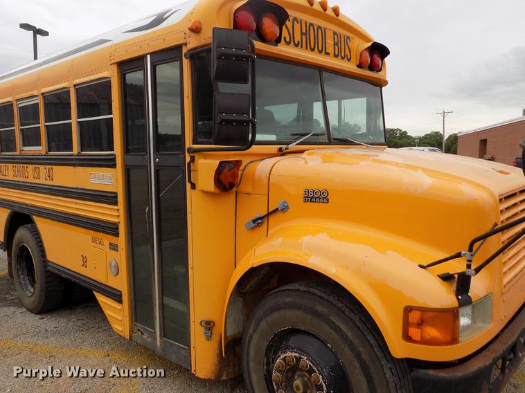 image for item DB9193 1998 International 3800 Bluebird school bus