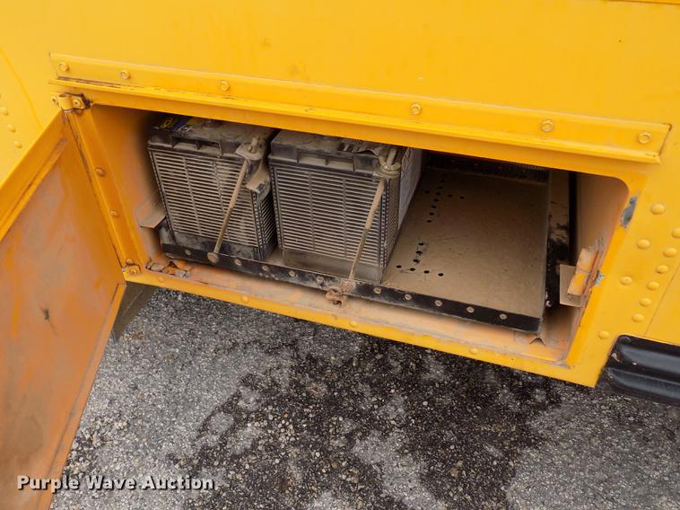 image for item DB9193 1998 International 3800 Bluebird school bus