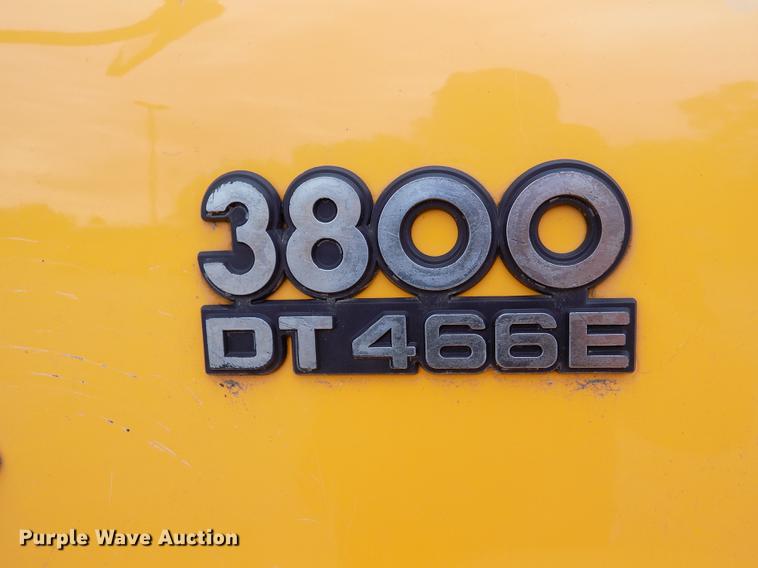 image for item DB9193 1998 International 3800 Bluebird school bus