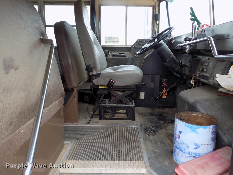 image for item DB9193 1998 International 3800 Bluebird school bus