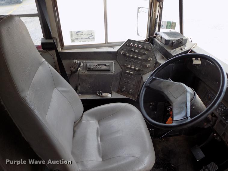 image for item DB9193 1998 International 3800 Bluebird school bus