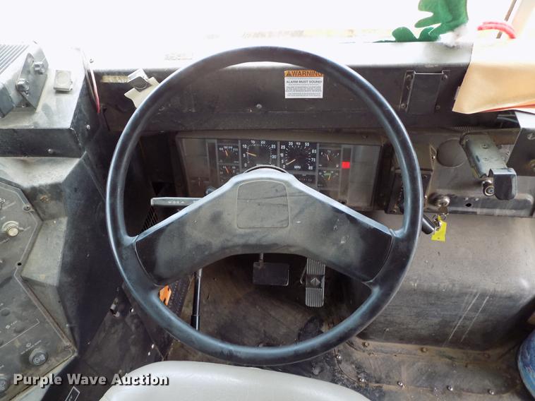 image for item DB9193 1998 International 3800 Bluebird school bus