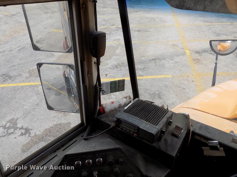 image for item DB9193 1998 International 3800 Bluebird school bus