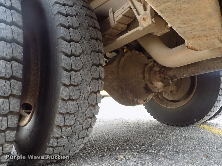 image for item DB9193 1998 International 3800 Bluebird school bus