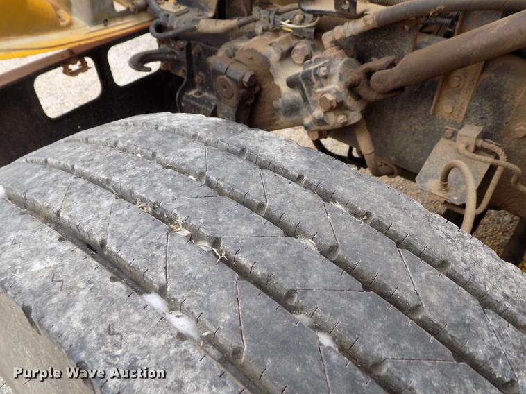 image for item DB9193 1998 International 3800 Bluebird school bus