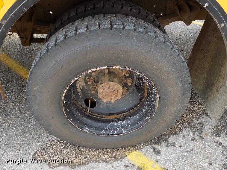 image for item DB9193 1998 International 3800 Bluebird school bus