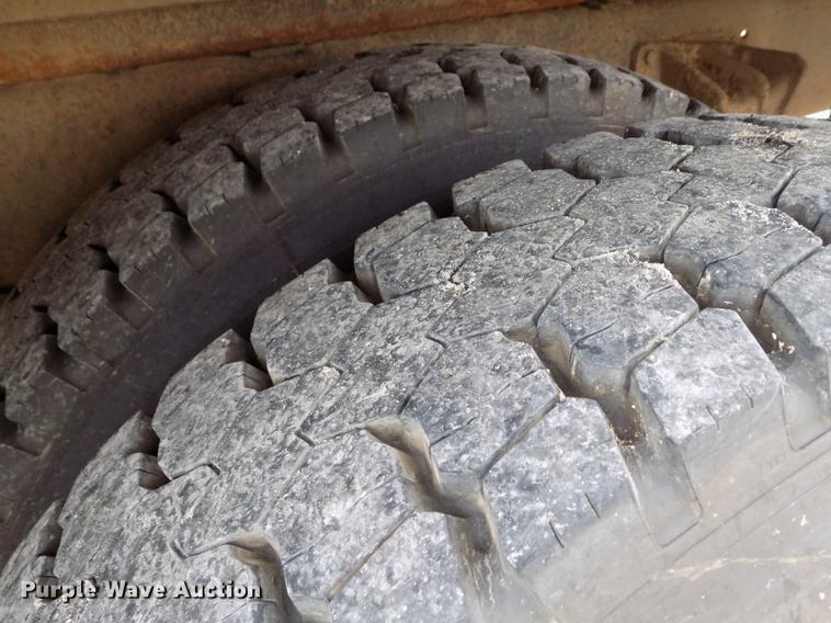 image for item DB9193 1998 International 3800 Bluebird school bus