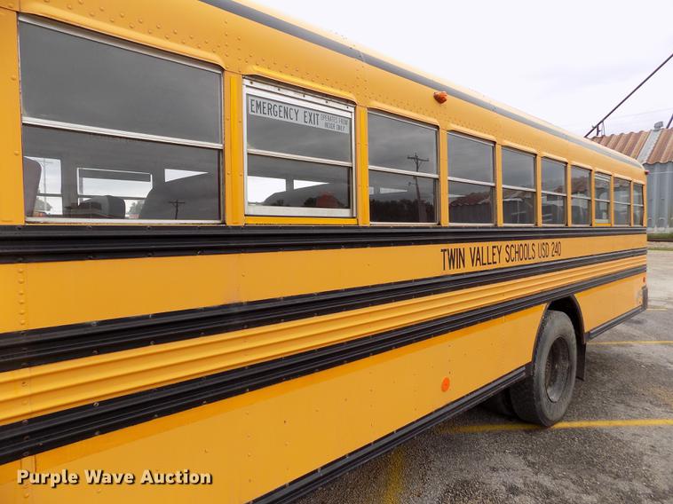 image for item DB9194 2000 Chevrolet B7 Bluebird school bus