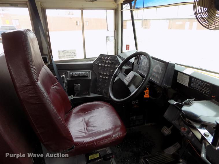 image for item DB9194 2000 Chevrolet B7 Bluebird school bus