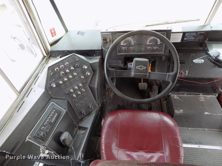 image for item DB9194 2000 Chevrolet B7 Bluebird school bus