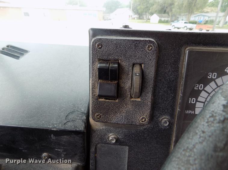 image for item DB9194 2000 Chevrolet B7 Bluebird school bus