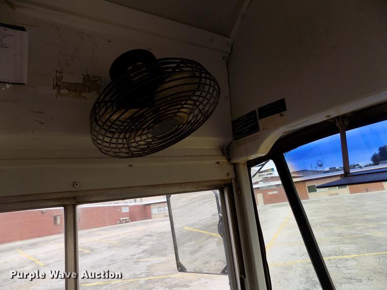 image for item DB9194 2000 Chevrolet B7 Bluebird school bus