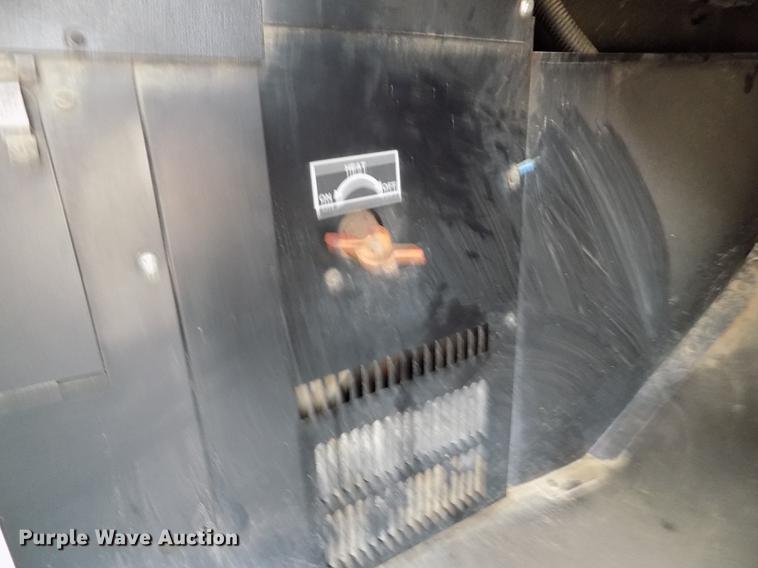 image for item DB9194 2000 Chevrolet B7 Bluebird school bus