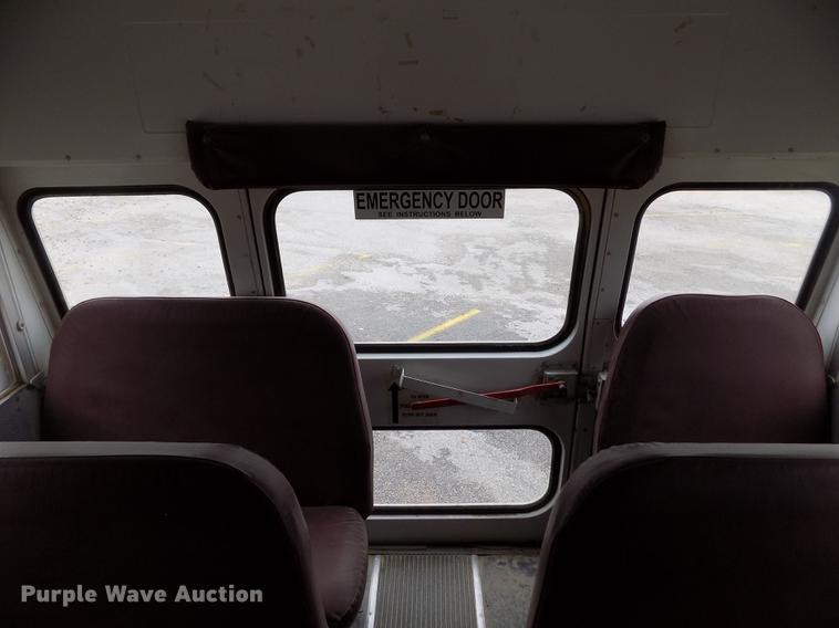 image for item DB9194 2000 Chevrolet B7 Bluebird school bus