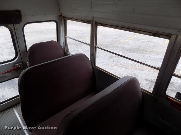 image for item DB9194 2000 Chevrolet B7 Bluebird school bus