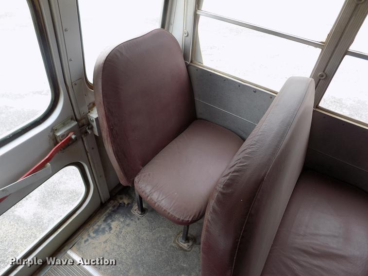 image for item DB9194 2000 Chevrolet B7 Bluebird school bus