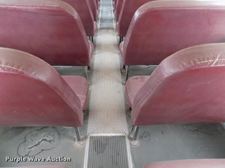 image for item DB9194 2000 Chevrolet B7 Bluebird school bus