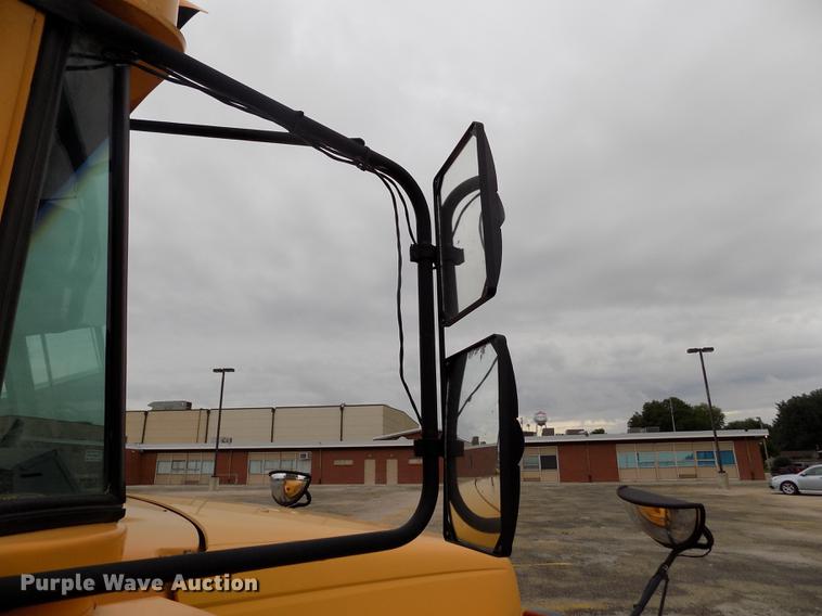 image for item DB9194 2000 Chevrolet B7 Bluebird school bus