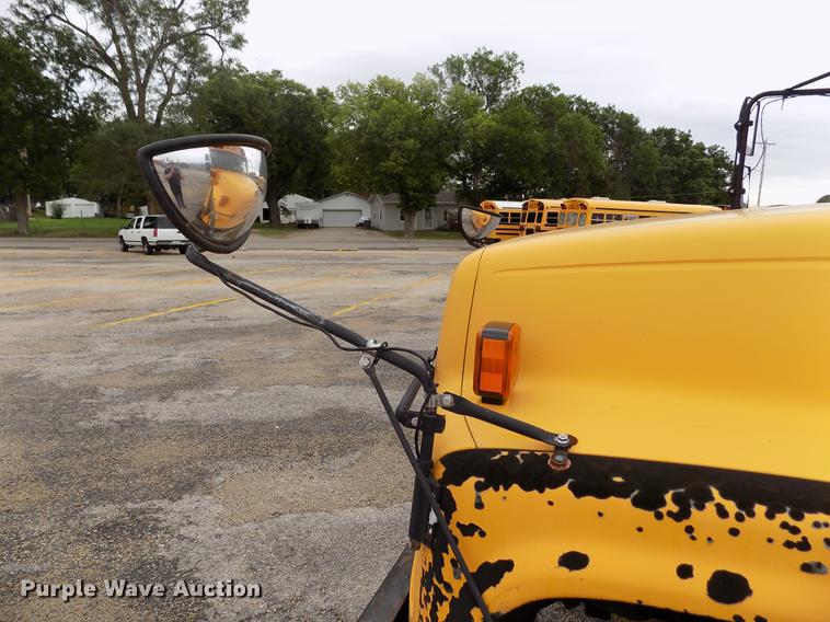 image for item DB9194 2000 Chevrolet B7 Bluebird school bus