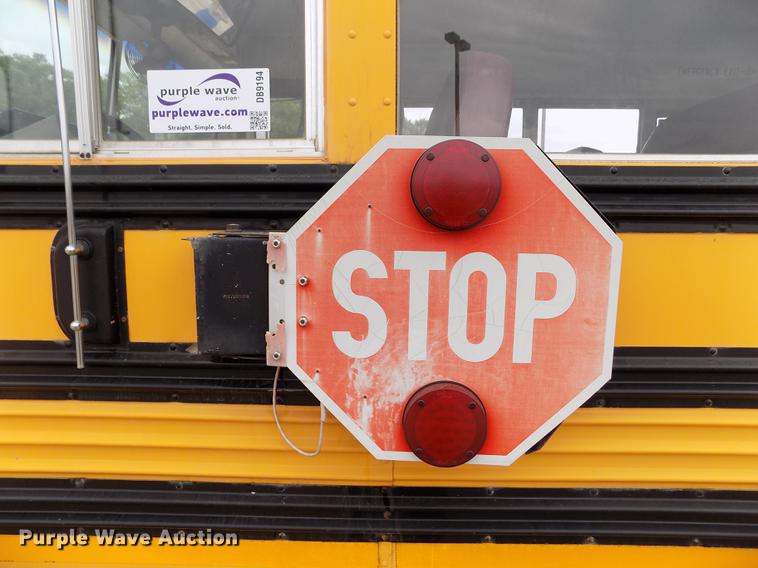 image for item DB9194 2000 Chevrolet B7 Bluebird school bus