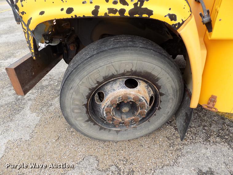 image for item DB9194 2000 Chevrolet B7 Bluebird school bus