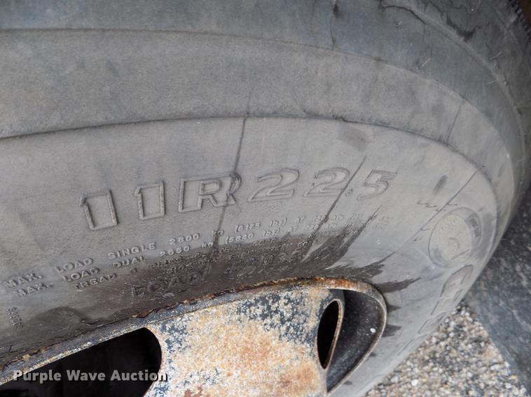 image for item DB9194 2000 Chevrolet B7 Bluebird school bus