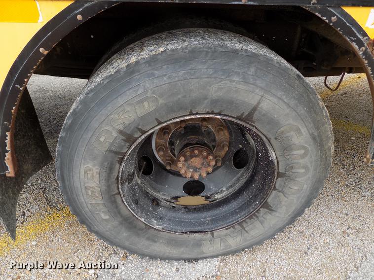 image for item DB9194 2000 Chevrolet B7 Bluebird school bus