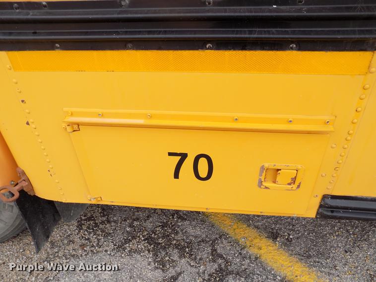 image for item DB9194 2000 Chevrolet B7 Bluebird school bus