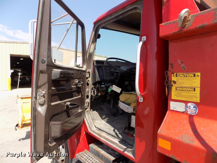 image for item DB9201 1992 International 4700 dump truck