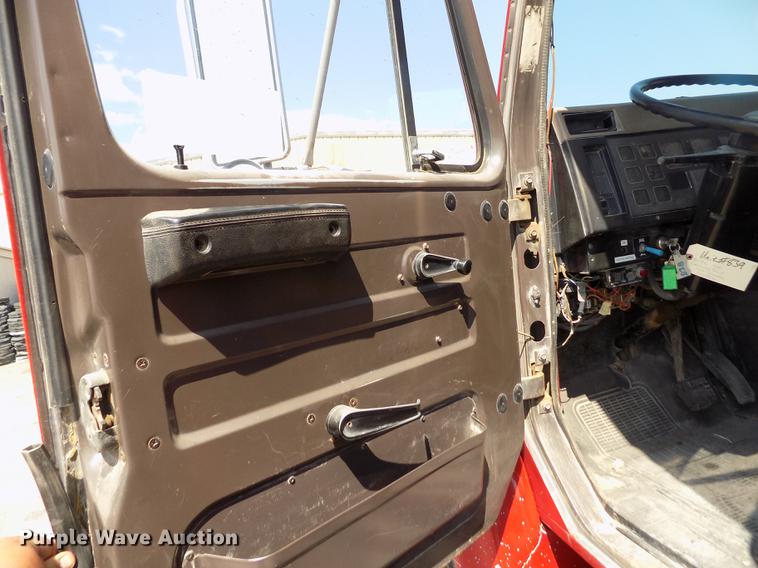 image for item DB9201 1992 International 4700 dump truck