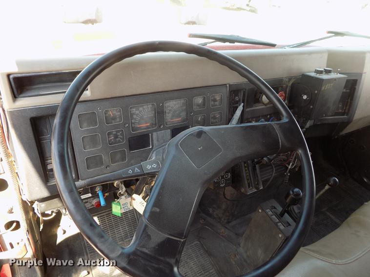 image for item DB9201 1992 International 4700 dump truck