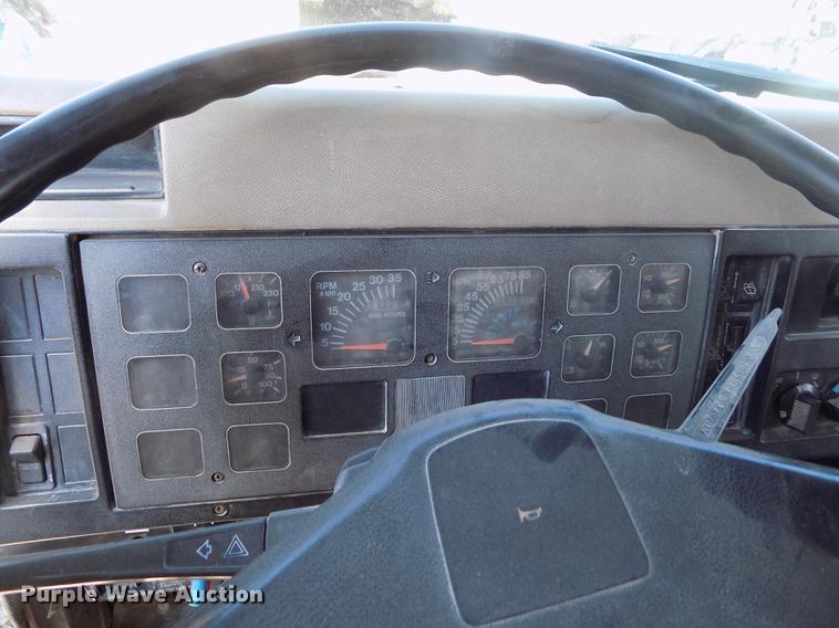 image for item DB9201 1992 International 4700 dump truck