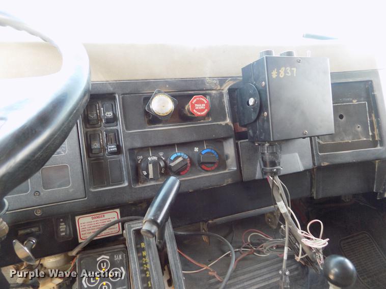 image for item DB9201 1992 International 4700 dump truck