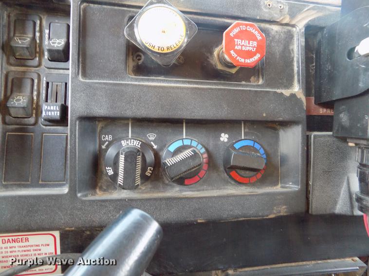 image for item DB9201 1992 International 4700 dump truck