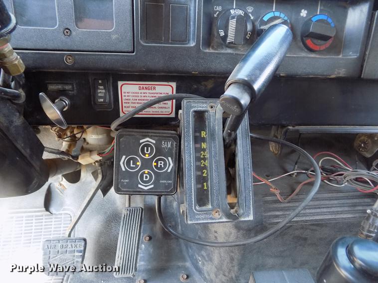 image for item DB9201 1992 International 4700 dump truck